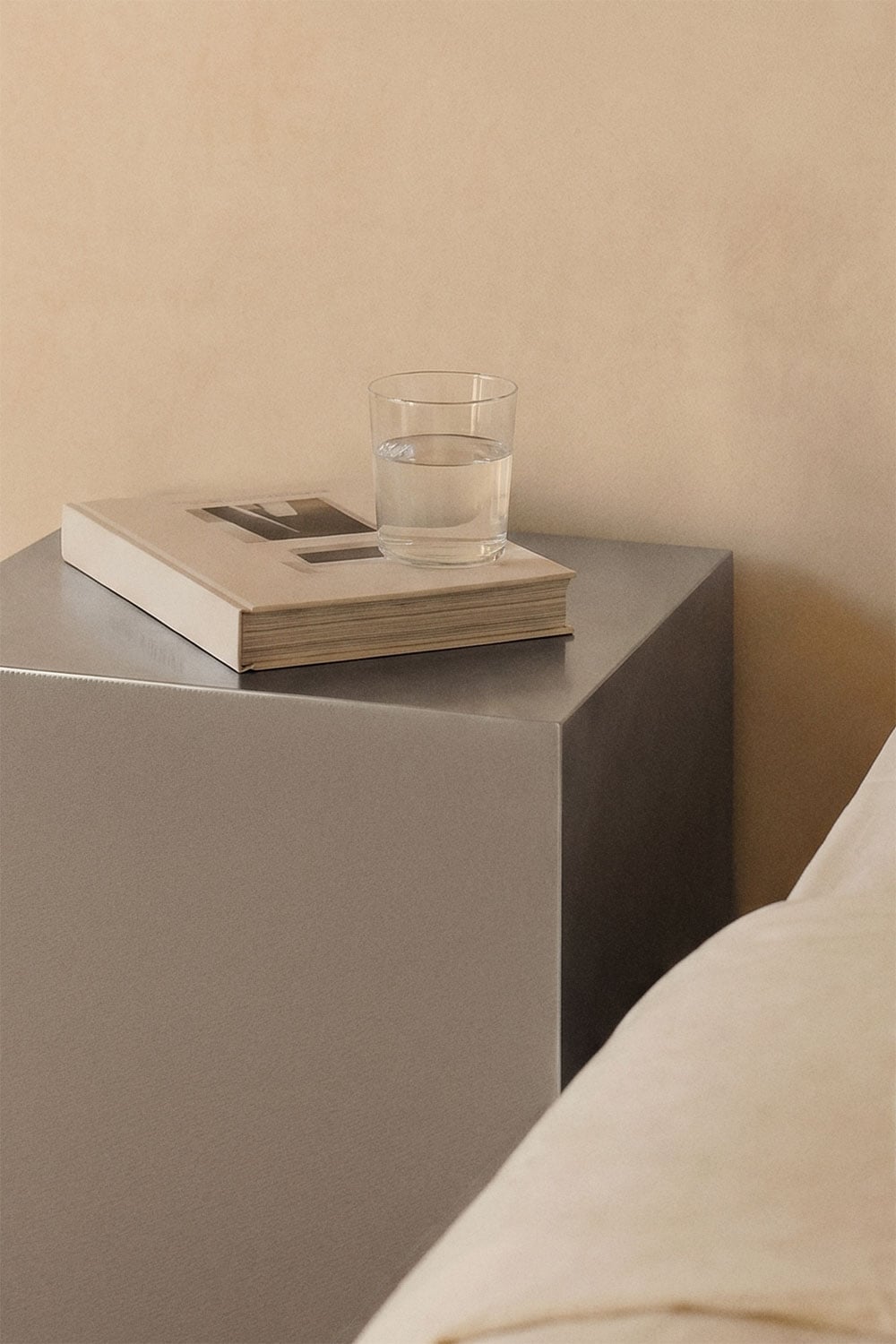Naktinis staliukas AMIRA, 35×35 cm
