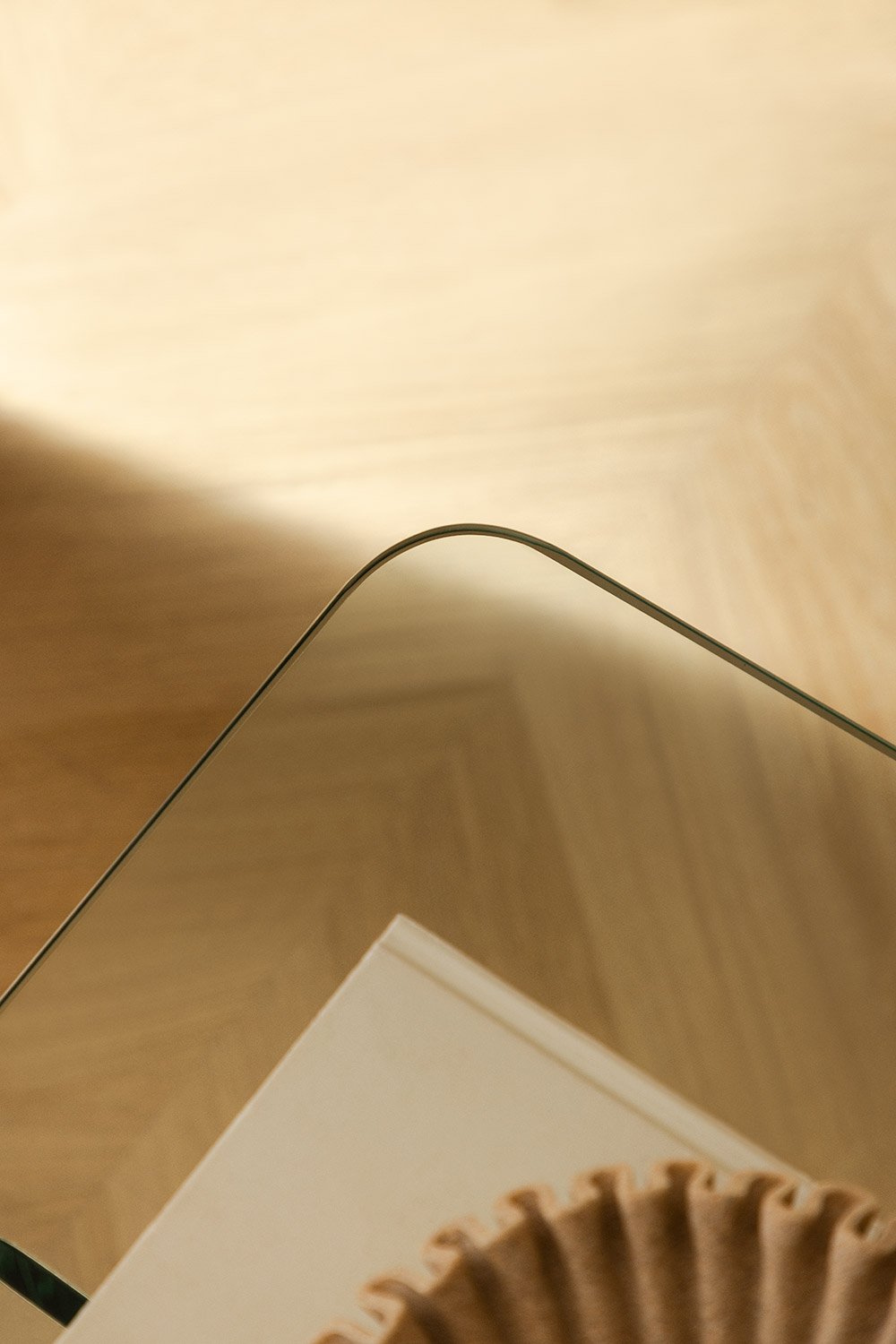 Šoninis staliukas ERIENA iš stiklo