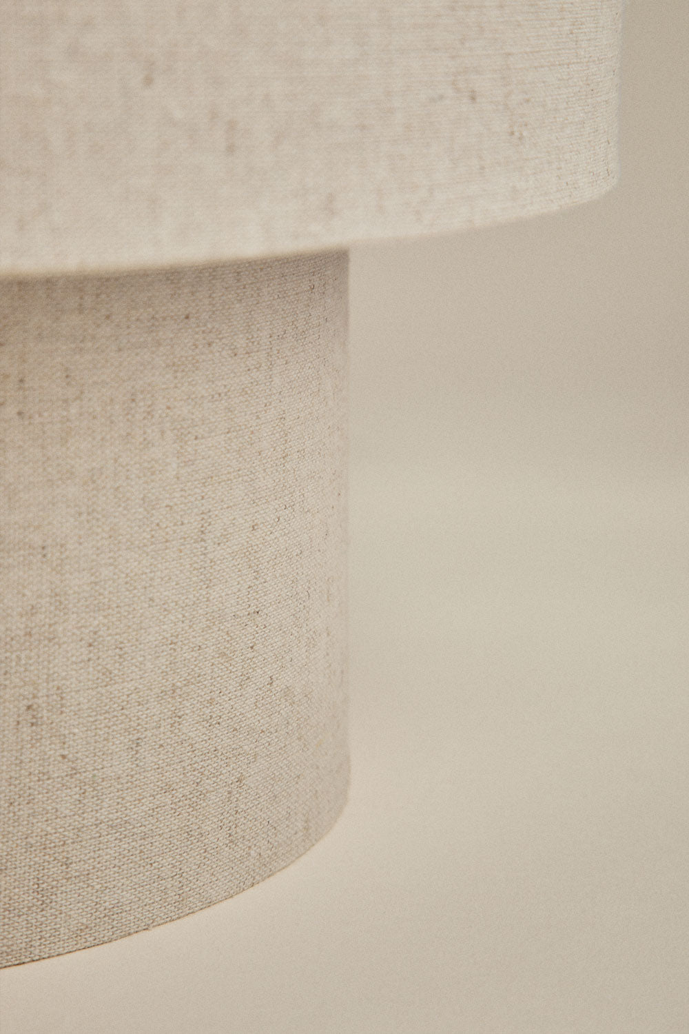 Stalinės lempos DZOURENA minimalistiniame interjere
