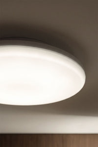 LED lubinis šviestuvas TADEU šviesiame svetainės interjere
