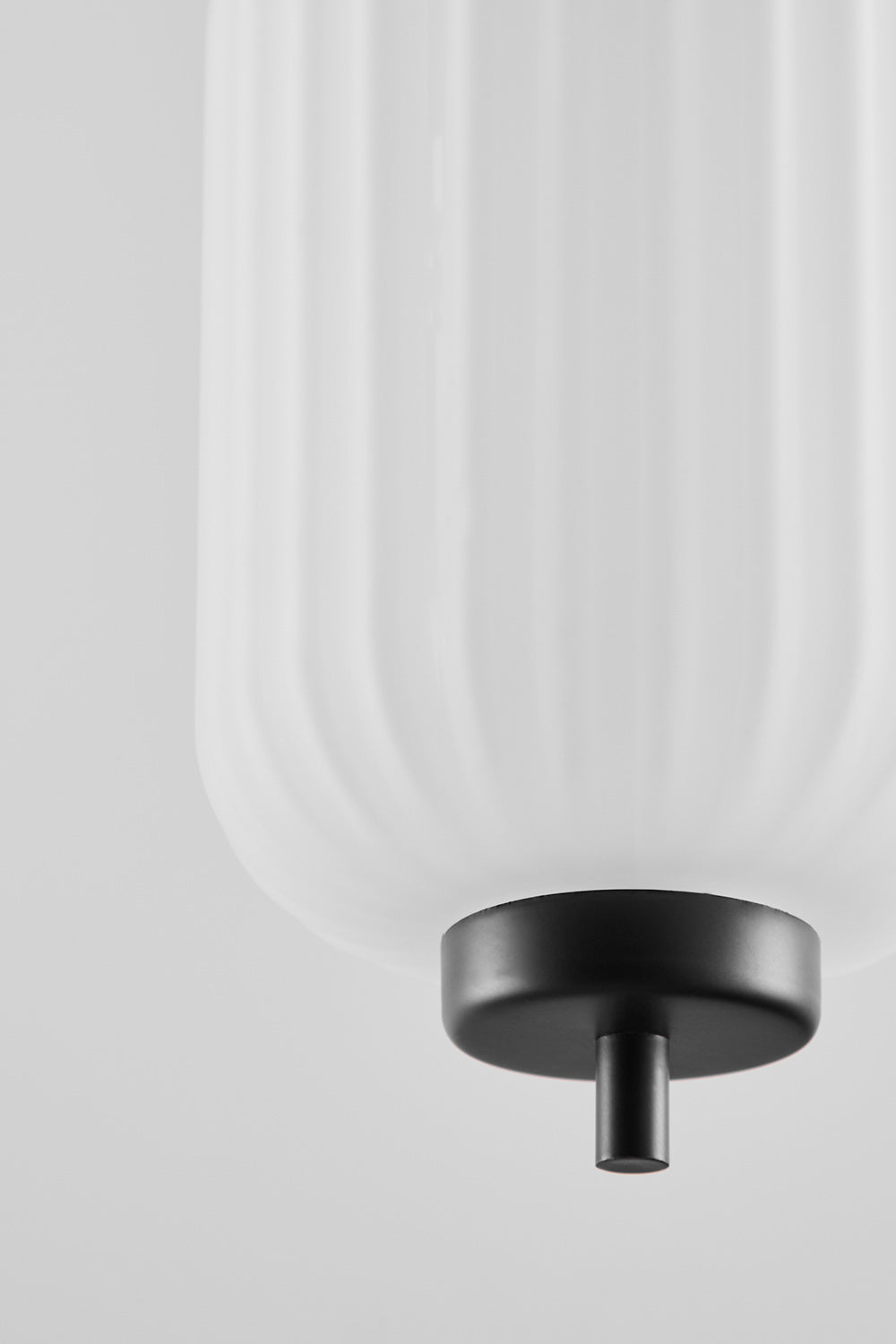 Pakabinamas LED šviestuvas NESARA, juoda