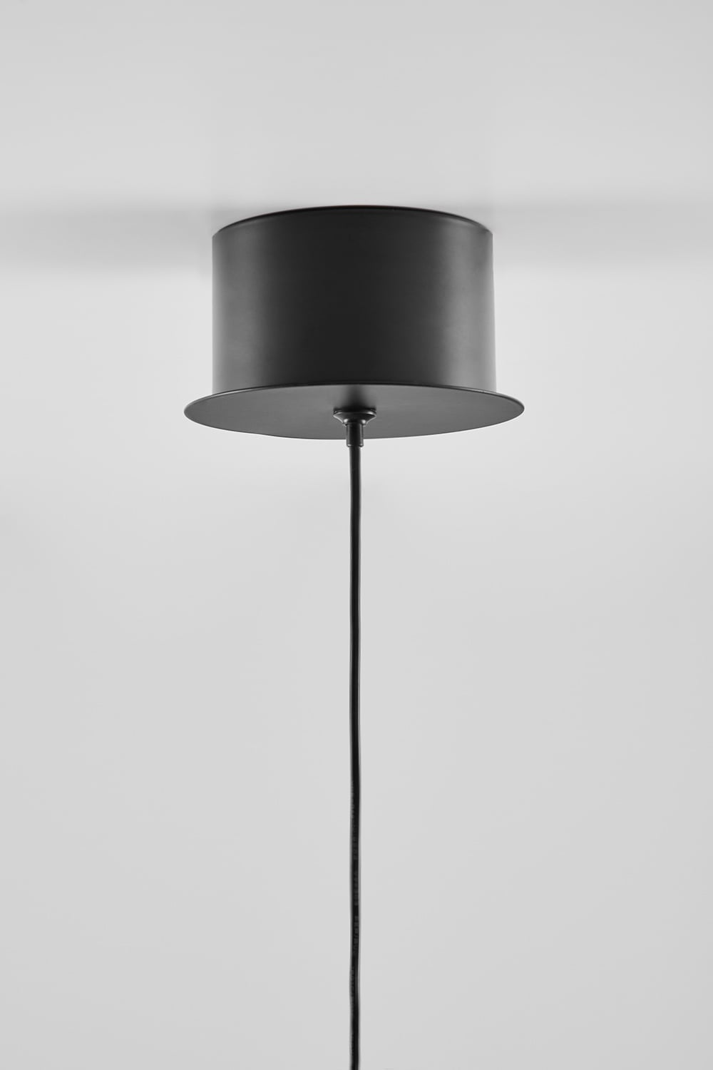 Pakabinamas LED šviestuvas NESARA, Juoda, dizainas B