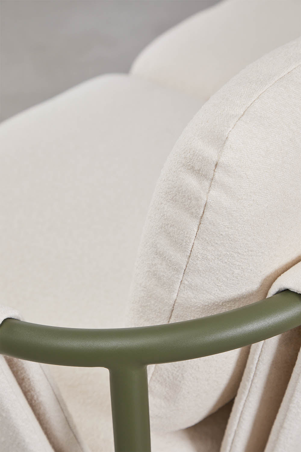 Lauko baldų komplektas ZUNIKA, sofa ir staliukas, alyvuota žalia