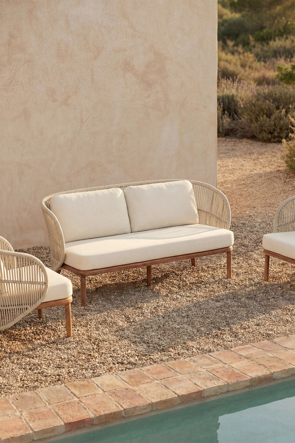 Lauko dvivietė sofa CORAL, akacija, šokoladinė