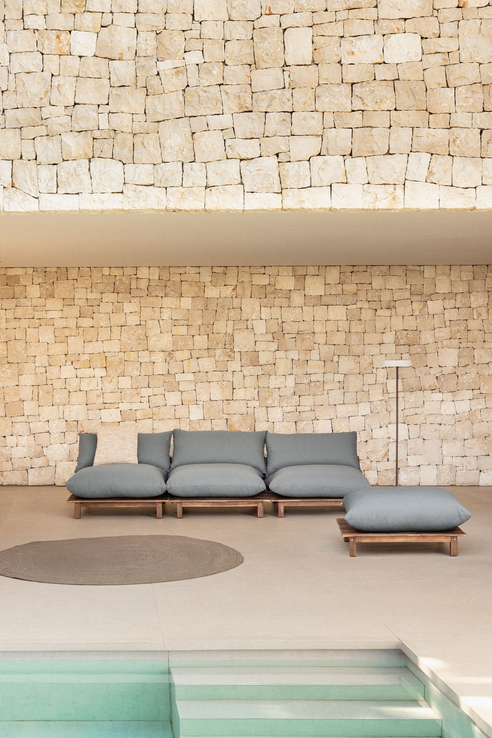 Lauko modulinė sofa ALBA su pufu, akacija, pilka