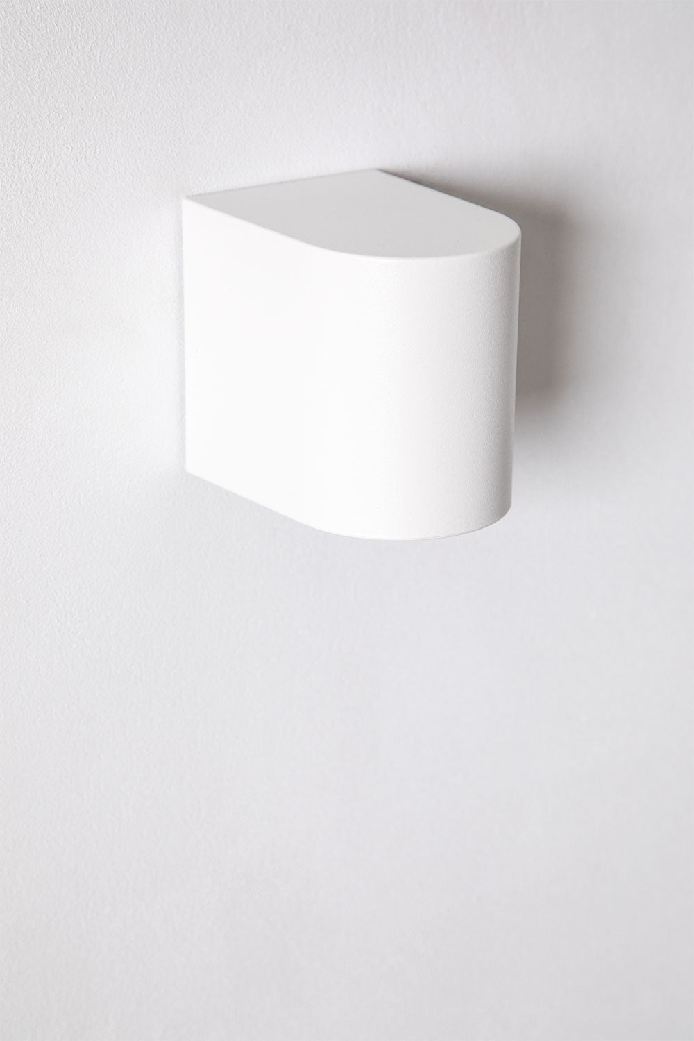 Āra sienas lampa XILVEN, balta, cilindriska