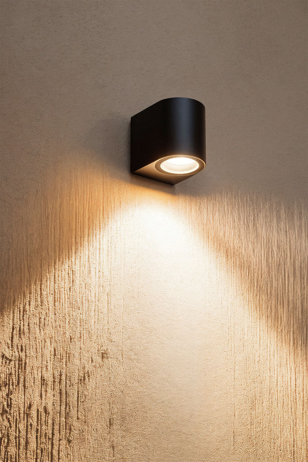 Āra sienas lampa XILVEN, balta, cilindriska