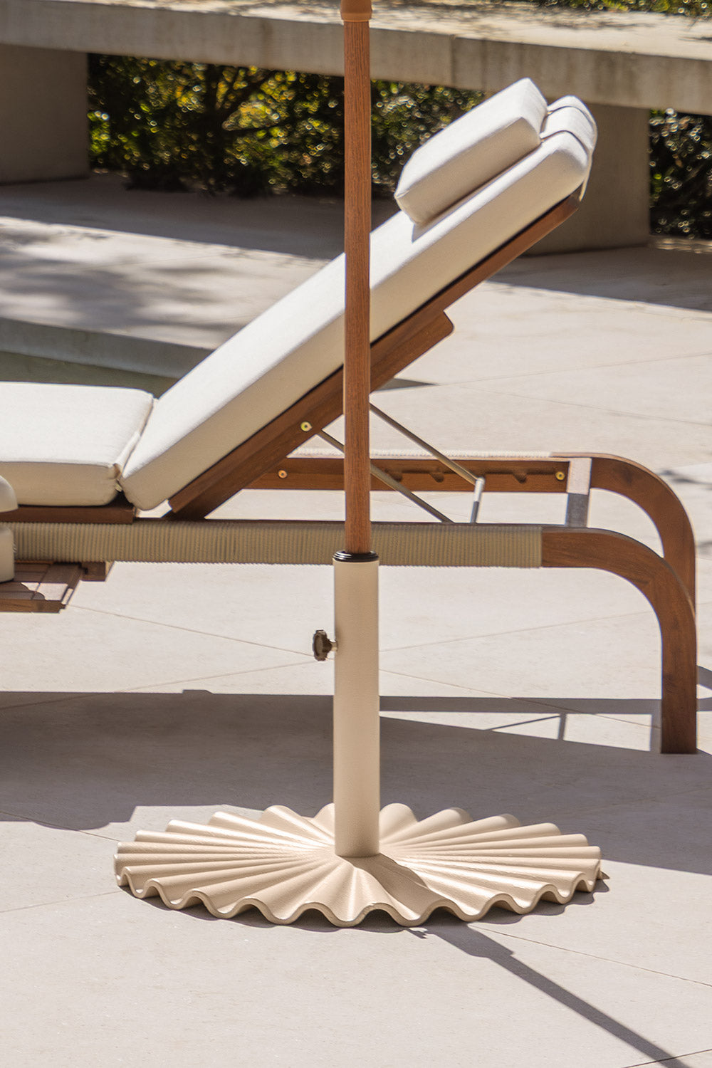 Outdoor umbrella base BALO, cream