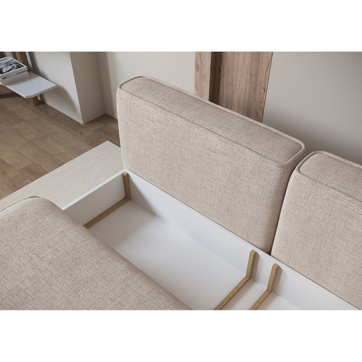 Sofa-lova LINVERA, šviesiai smėlinė šenilas natūralioje šviesoje prie lango