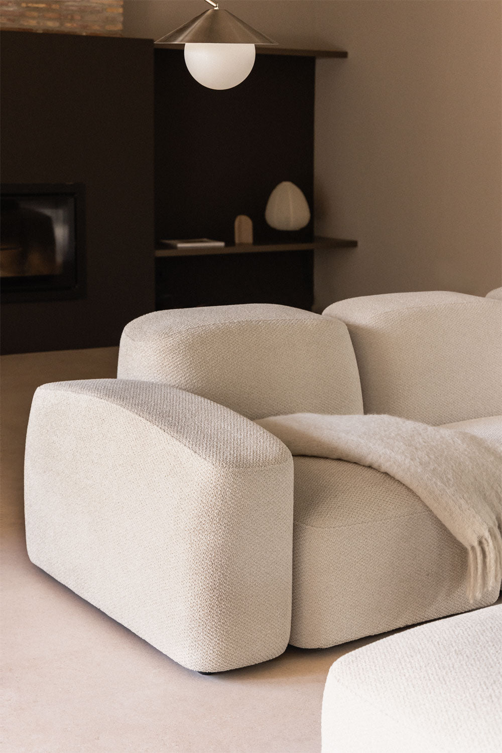 Kampinė sofa KARDENA, šalavijo žalios spalvos boucle, 3 dalys su kairiuoju gultu