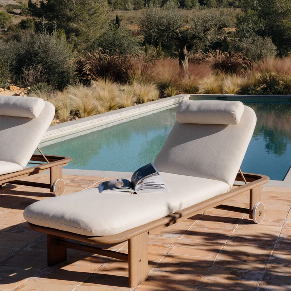 Outdoor lounger GULTAS, Light acacia brown