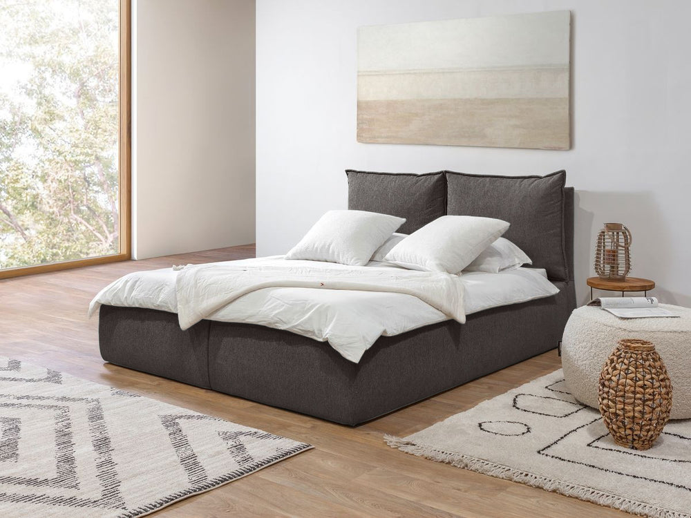 Lova GARANCE, 180x200 cm, tamsiai pilka moderniame interjere