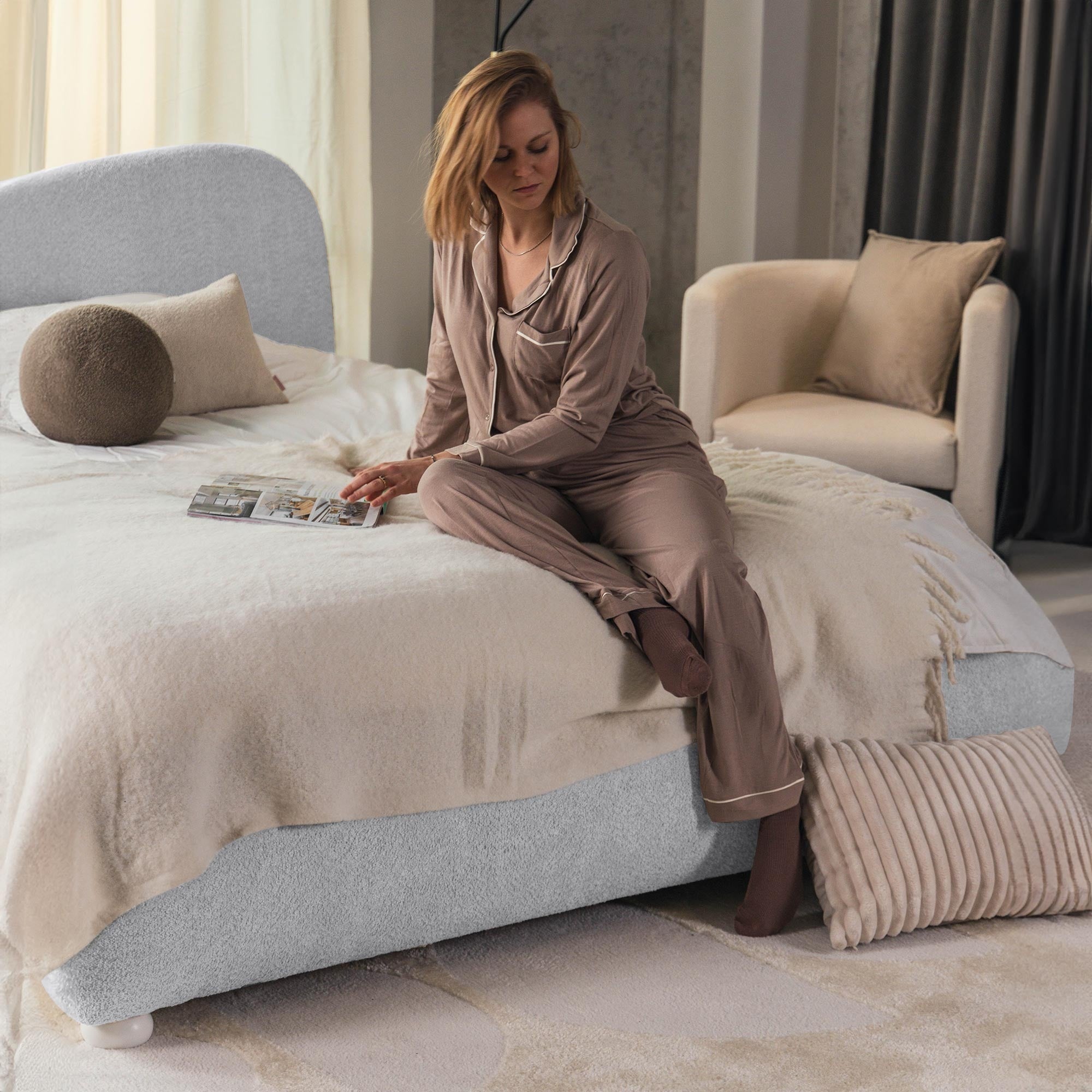 Lova softy 140x200 pilka spalva boucle – subtili lova, puikus pasirinkimas jūsų miegamajam | namuideja.lt | lovos, miegamasis