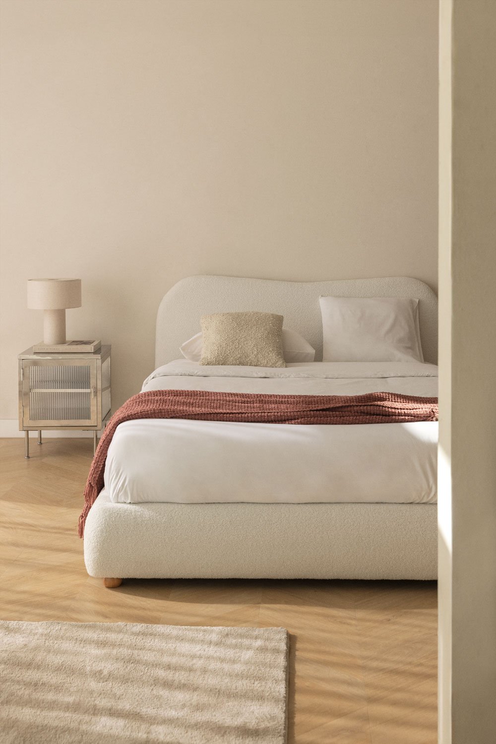 Lova WANSELET, balta teddy