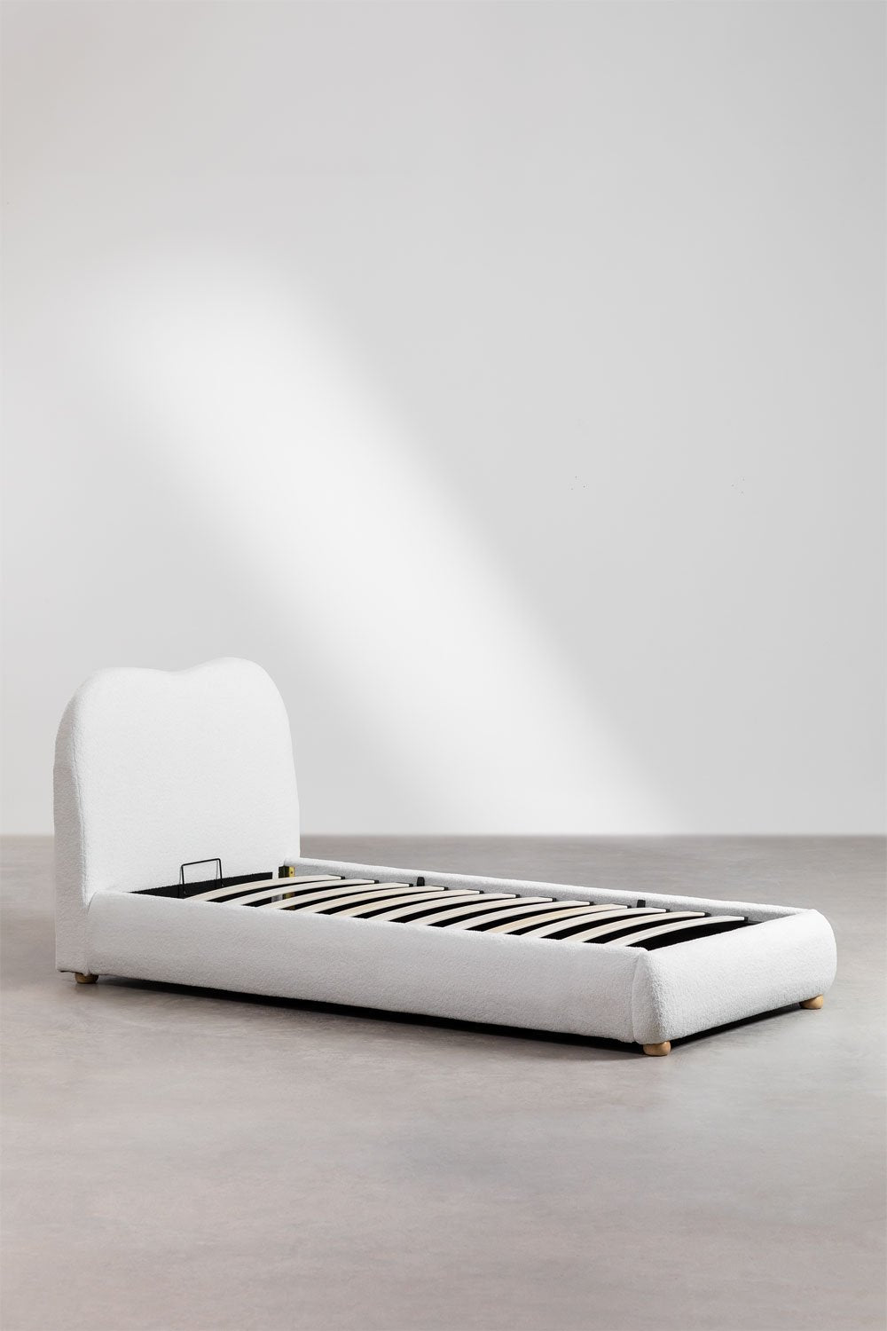 Lova WANSELET, balta teddy