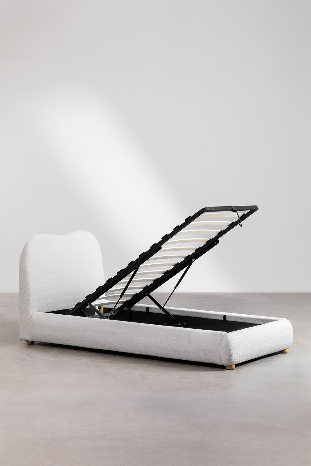 Lova WANSELET, balta teddy