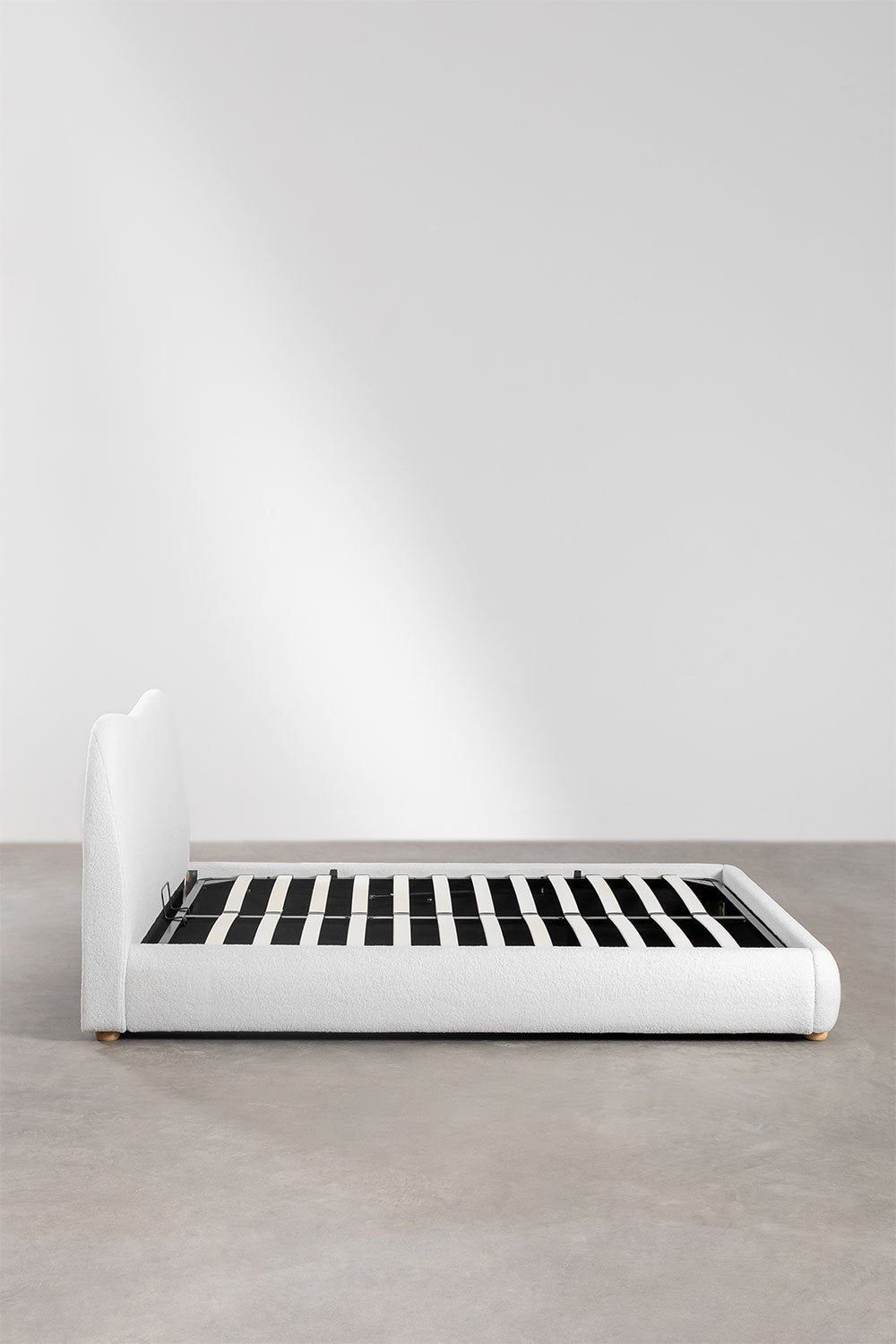 Lova WANSELET, balta teddy