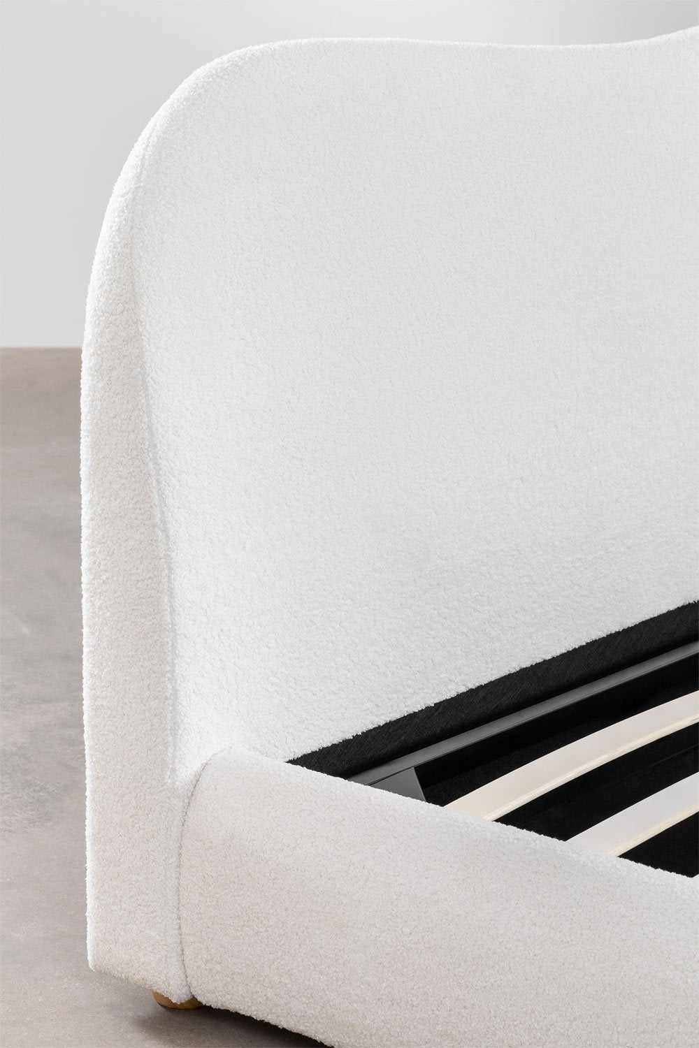 Lova WANSELET, balta teddy