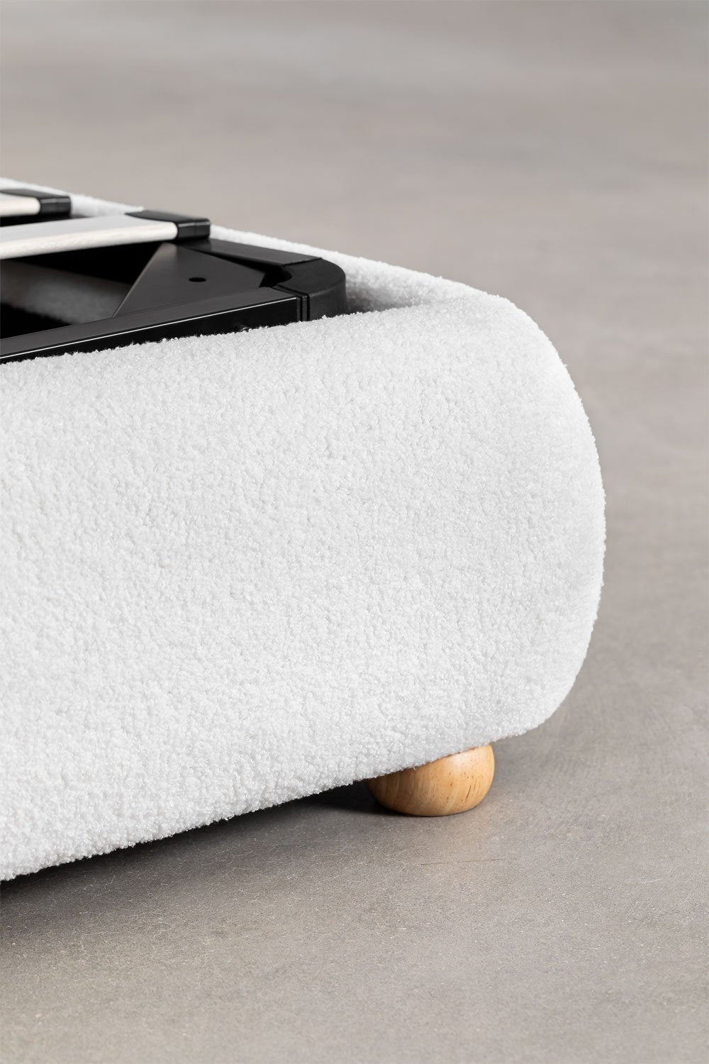 Lova WANSELET, balta teddy