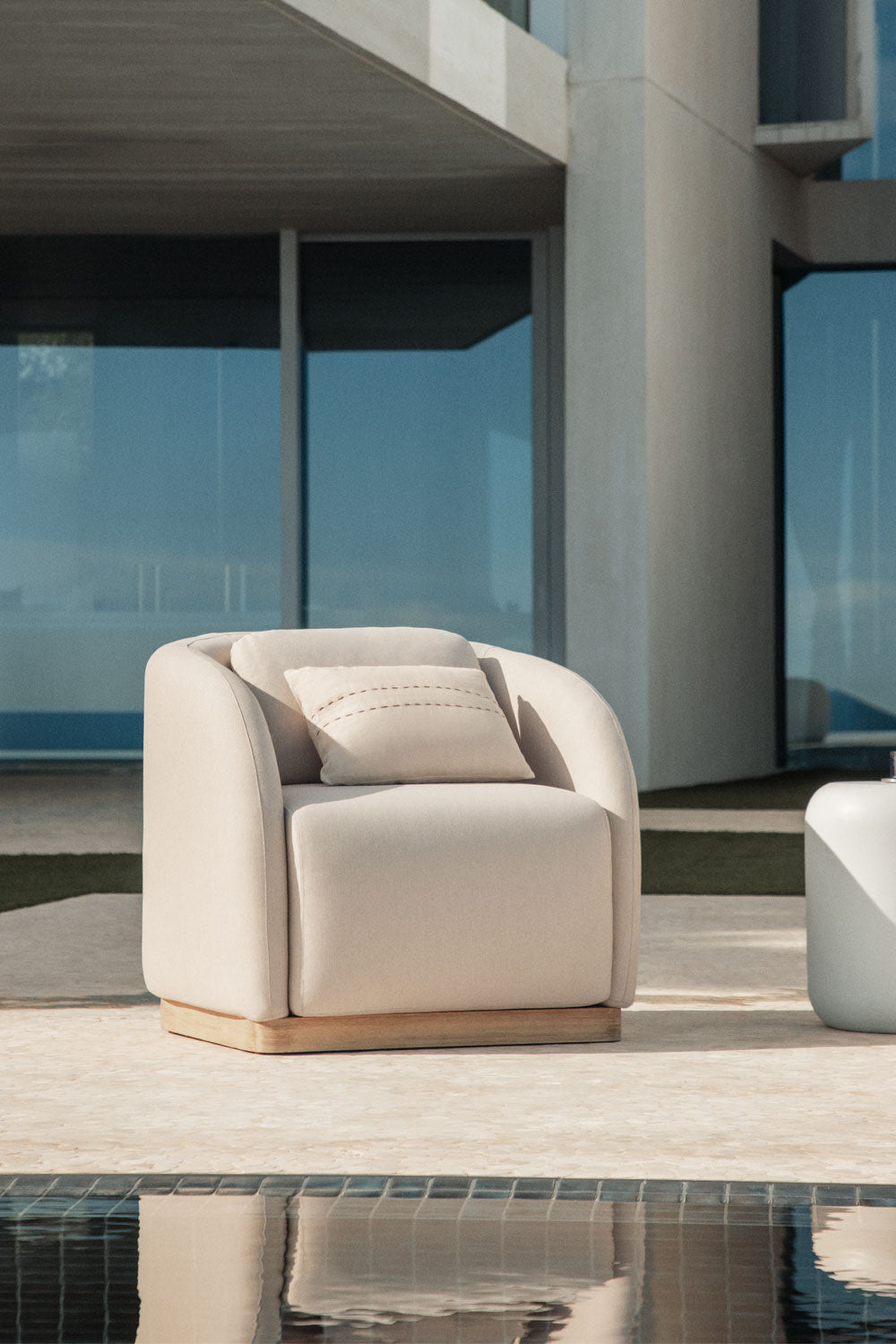 Outdoor armchair AKAVERA, Light acacia brown