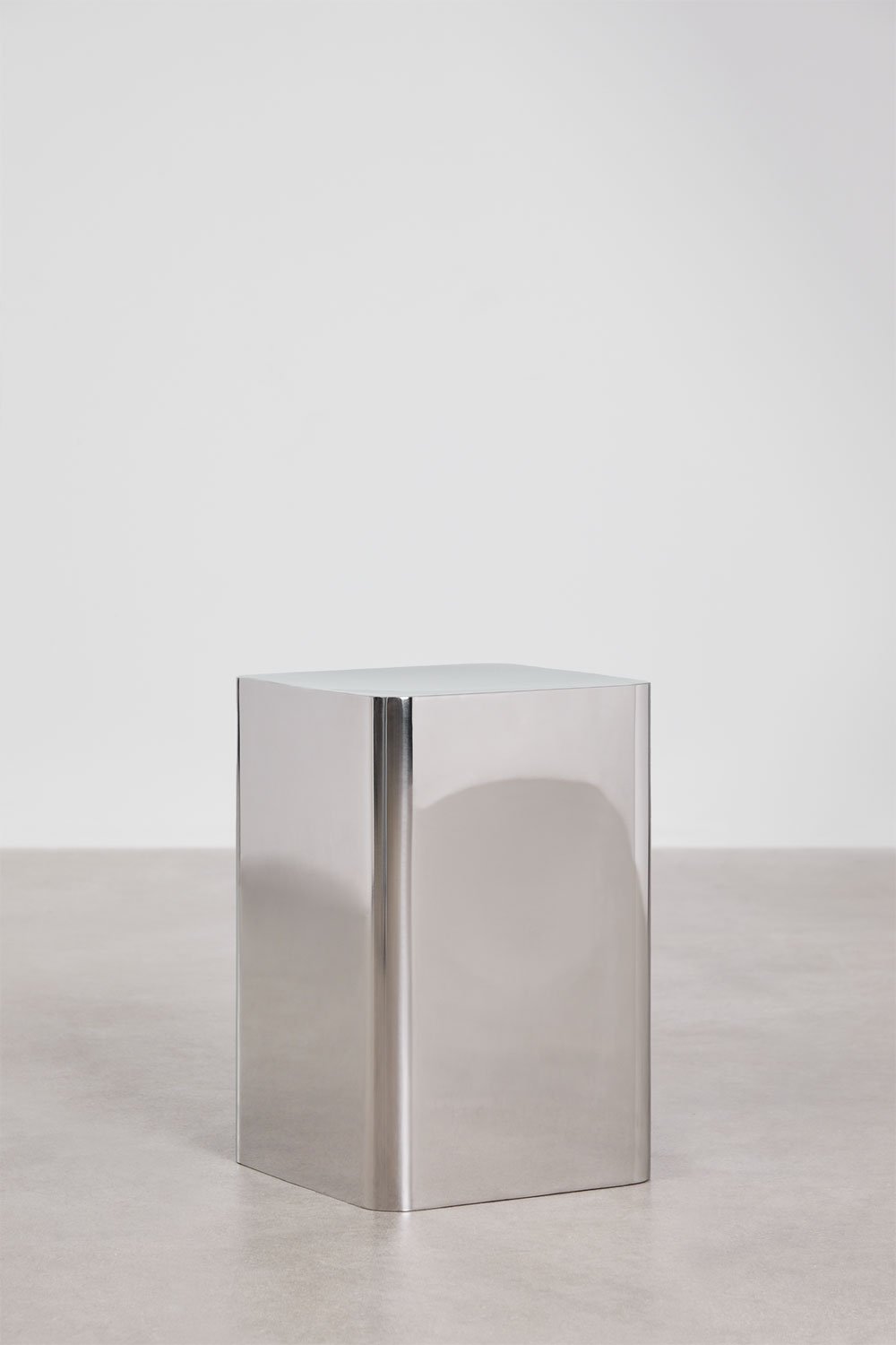 Pagalbinis staliukas NAVEIRO viršaus vaizdas su kvadratine forma