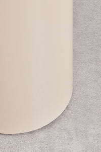 Pagalbinis staliukas KORUERO moderniame interjere