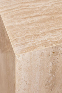 Naktinis staliukas NORAENA 35x35 cm minimalistiniame miegamojo interjere