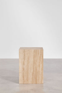 Naktinis staliukas NORAENA 35x35 cm pusiau blizgaus lako atspindžių detalė