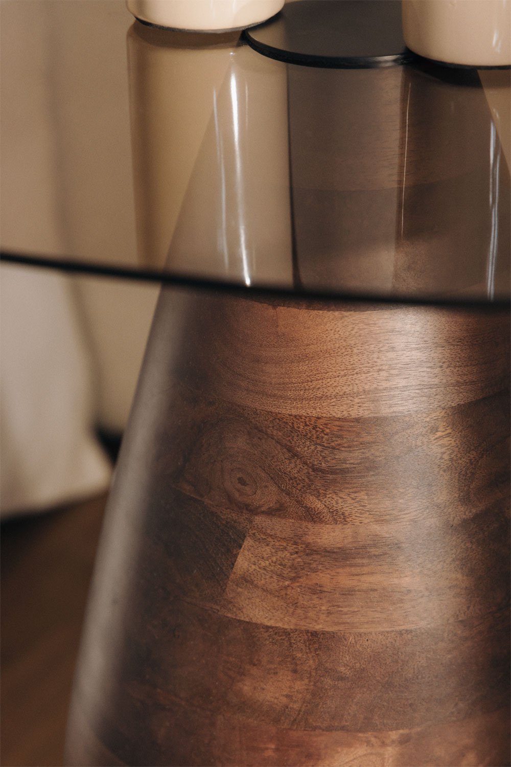 Mango medienos naktinė spintelė KORAERO 50x50 cm elegantiškai nuotaikai