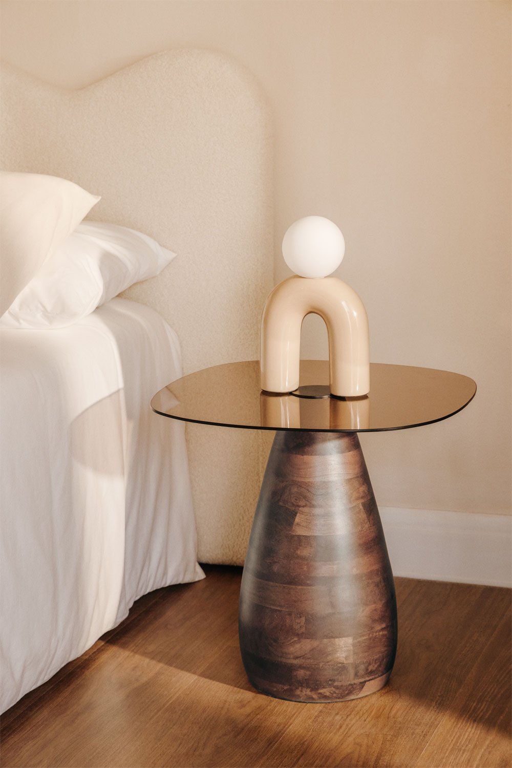 Naktinė spintelė KORAERO 50x50 cm su grūdinto stiklo stalviršiu