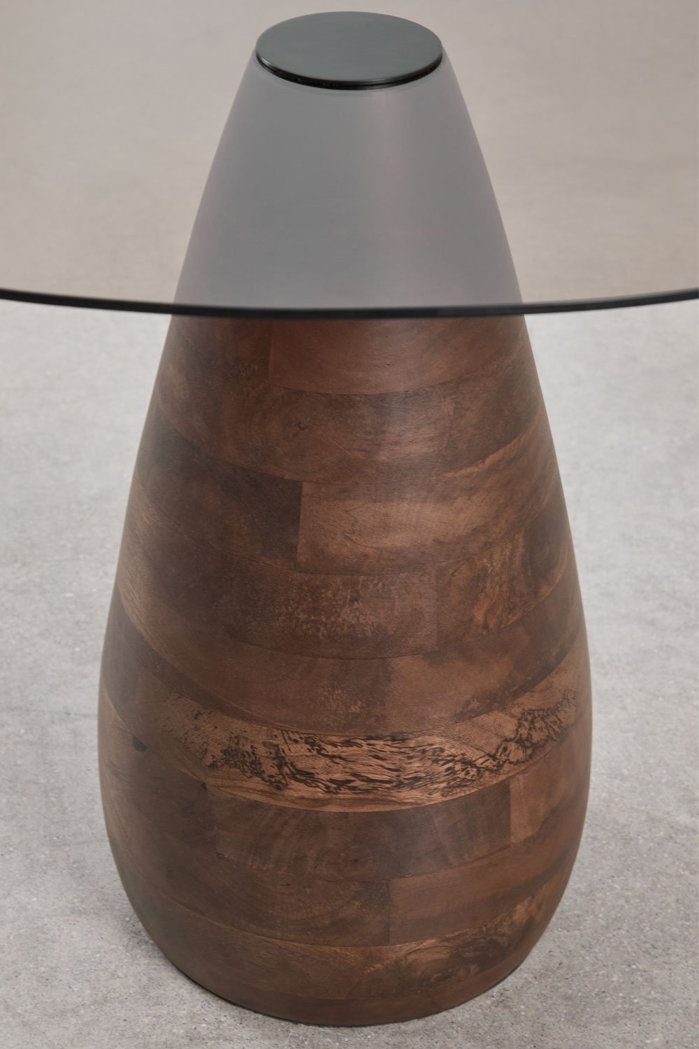 Lengva ir elegantiška spintelė KORAERO 50x50 cm šalia lovos