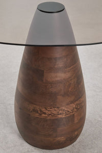 Lengva ir elegantiška spintelė KORAERO 50x50 cm šalia lovos