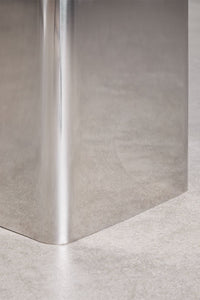 Naktinis staliukas NAVEIRO veltinio pagrindo detalė grindų apsaugai