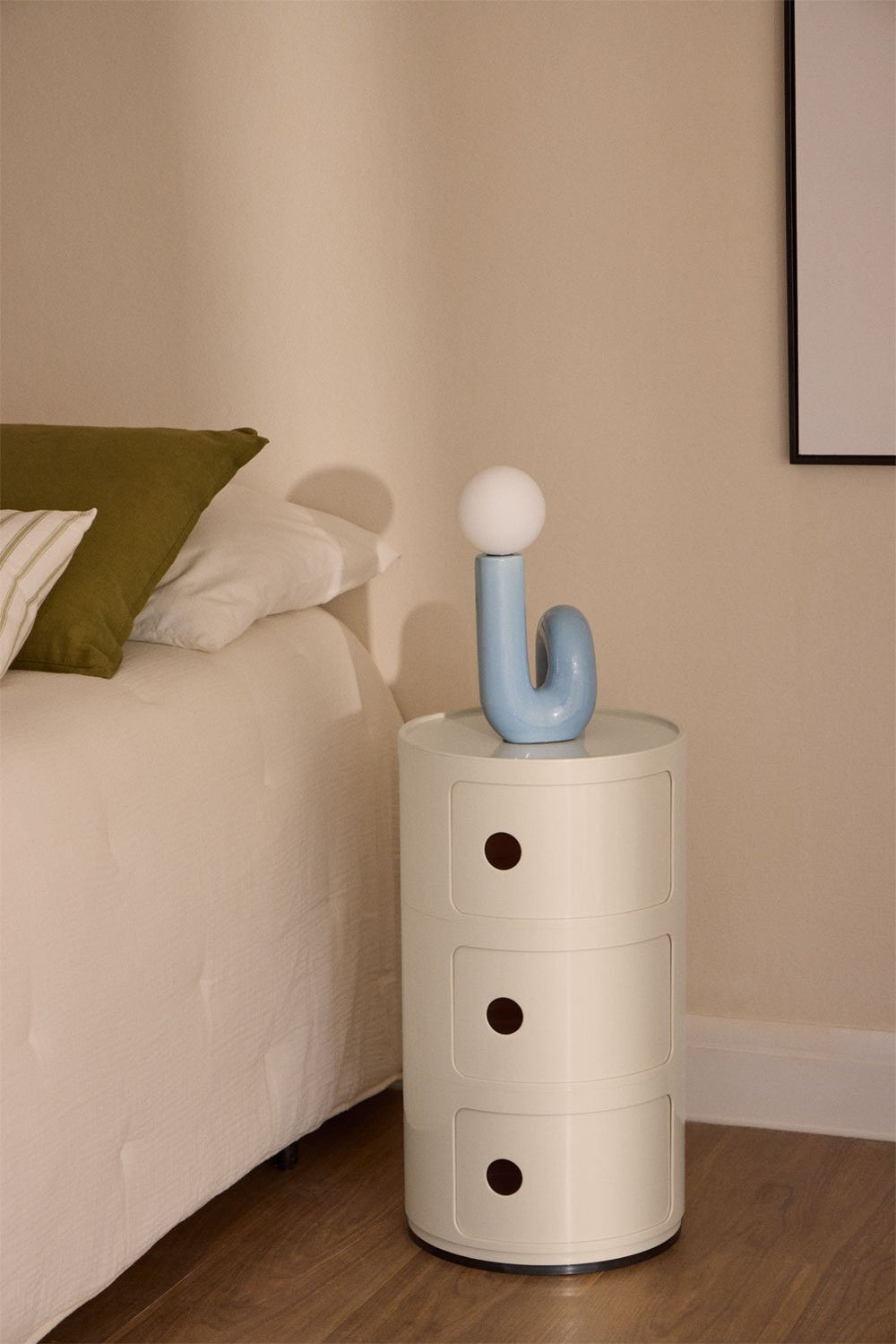 Round bedside table SARUORA Ø30 cm with shelves