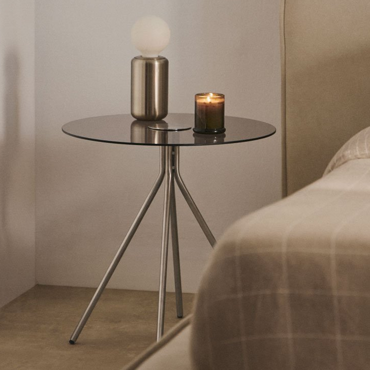 Naktinis staliukas ORVAINO Ø50 cm, dūmintas stiklas