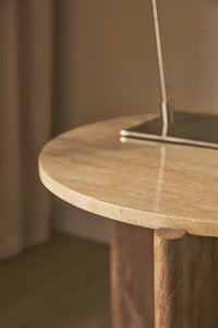 Naktinis staliukas CALOARO vaizdas iš šono su medine baze