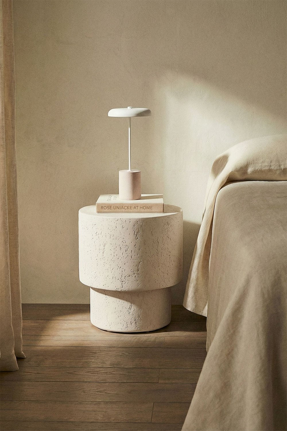 Naktinis staliukas NORUIRO apvalus cementinis naktinis staliukas o45 cm skulptūriškam miegamajui