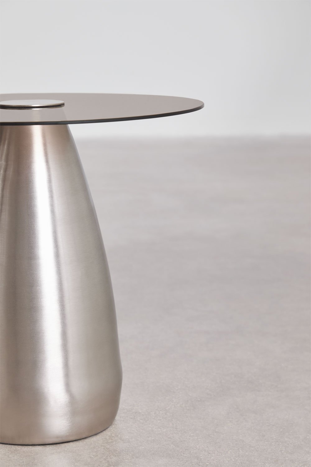 Naktinis staliukas KORAERO Ø50 cm veltinio apsaugos detalių vaizdas