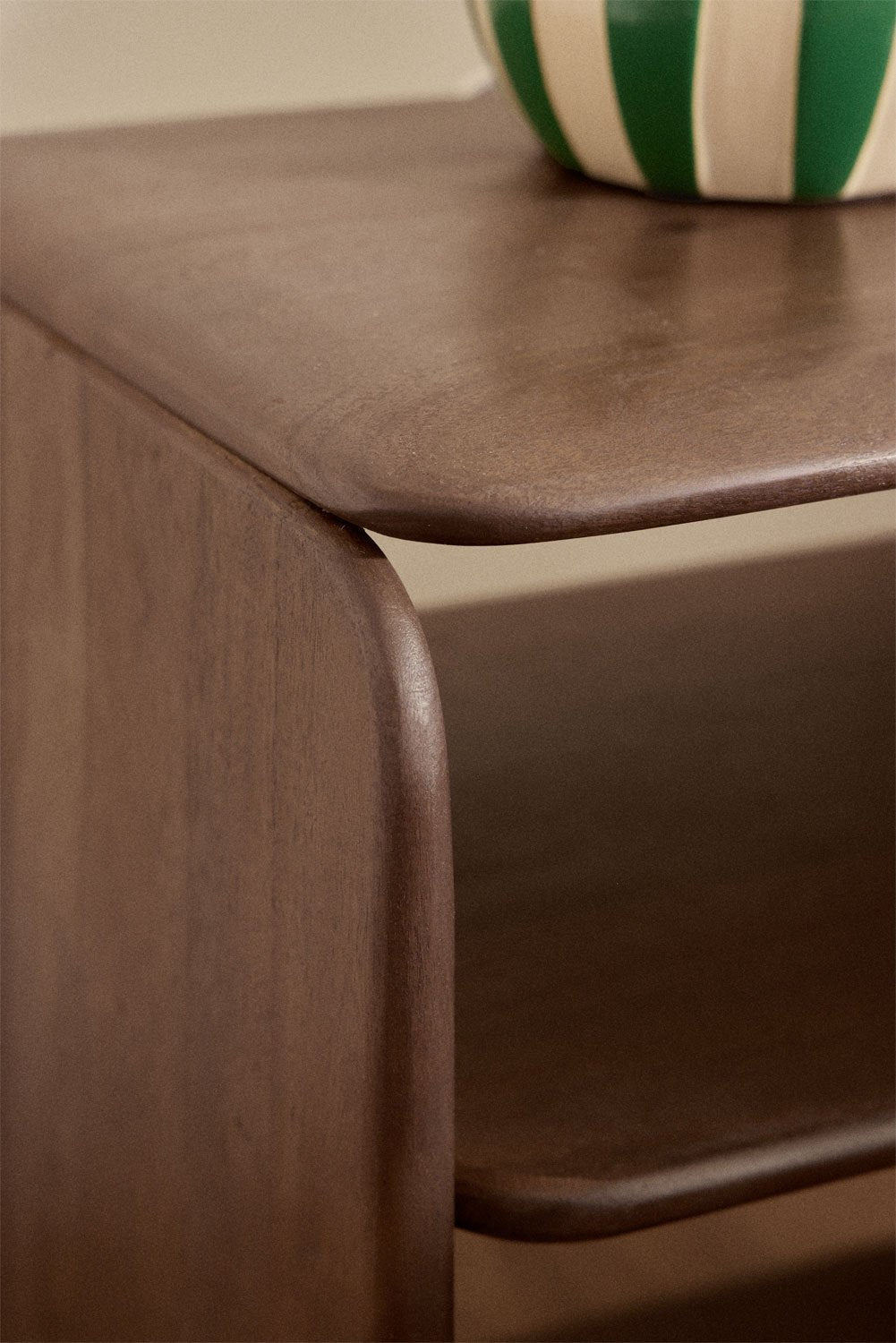 Minimalistinė naktinė spintelė MAROARO 40x30 cm ramiam miegamajam