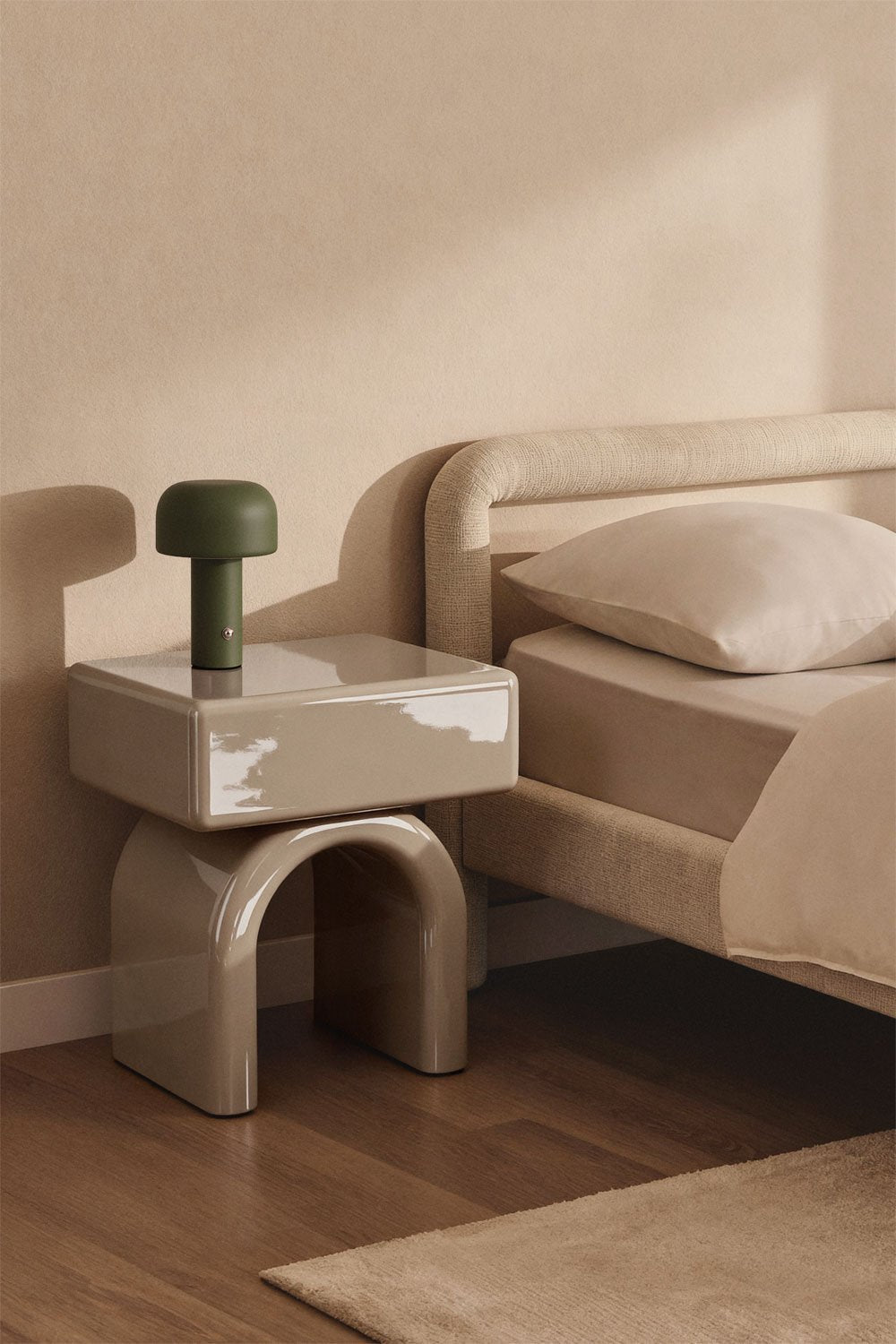 Naktinis staliukas TARAARA blizgus MDF staliukas