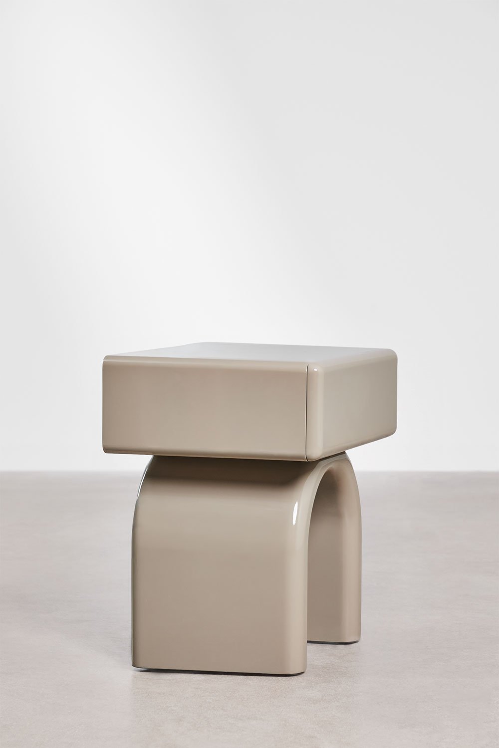 Naktinis staliukas TARAARA stalčiaus detalė