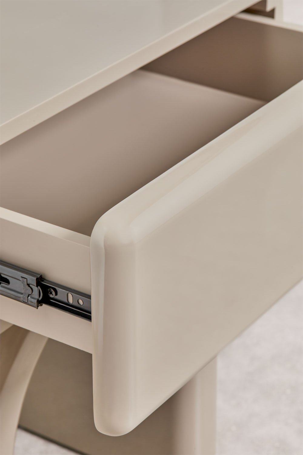 Naktinis staliukas TARAARA prie lovos