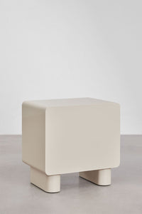 Moderni naktinė spintelė KELOARO 50x40 cm miegamojo interjere