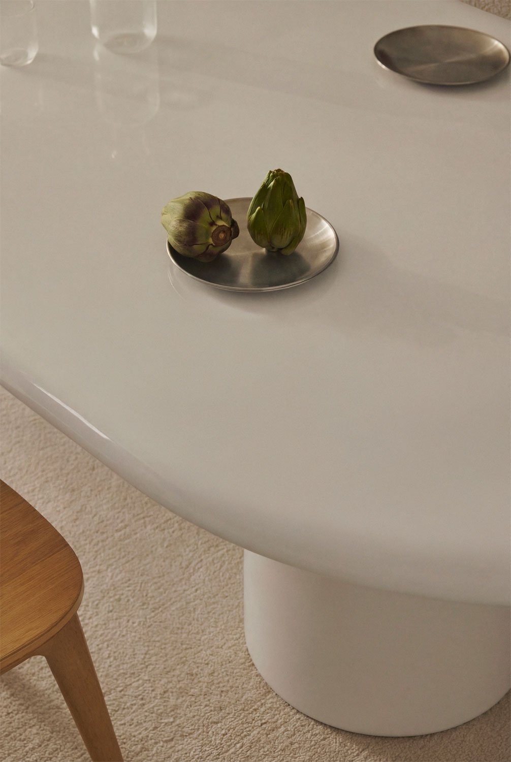 Valgomojo stalas SARUARO vaizdas iš šono