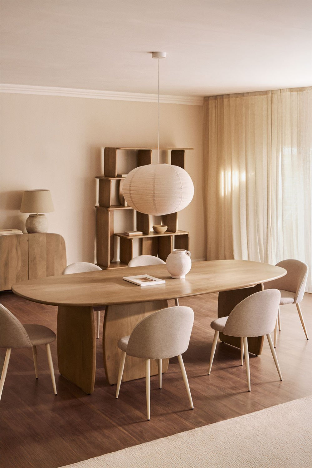 Ovalus valgomojo stalas CENEINO iš mango medienos