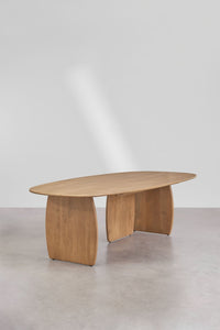 Erdvus valgomojo stalas CENEINO šeimos susibūrimams