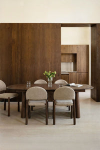 Valgomojo stalas TERIURA ovalus prailginamas valgomojo stalas iš MDF ir uosio lukšto didesniems susibūrimams