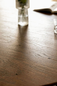 Valgomojo stalas TERIURA vaizdas iš šono su prailginimo mechanizmo estetika