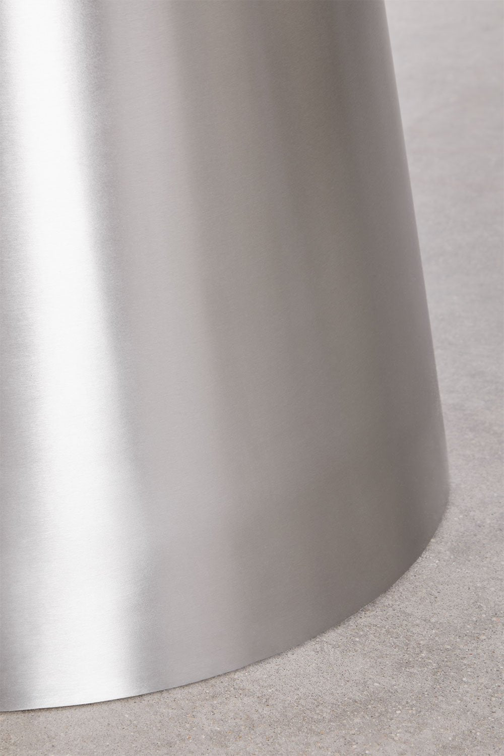 Valgomojo stalas VERIARO modernus valgomojo akcentas namams