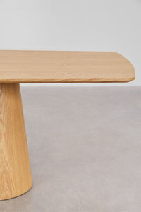 Valgomojo stalas LUNEENA talpus sprendimas šeimos vakarienėms